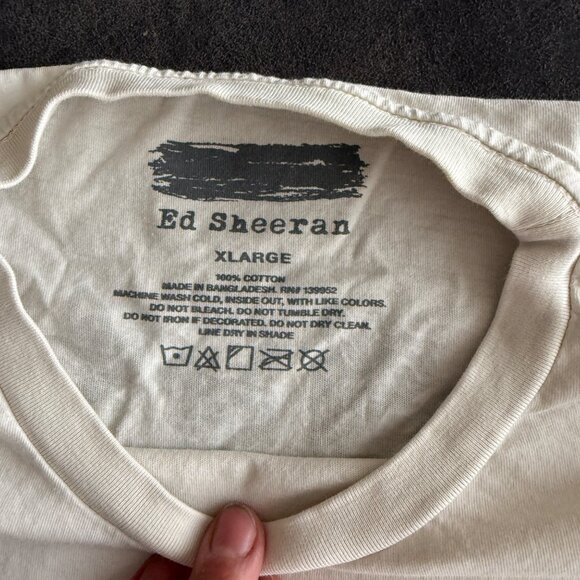 Ed Sheeran White T-Shirt XLarge 100% Cotton Hand & Roses Design Front & Back - Picture 2 of 3